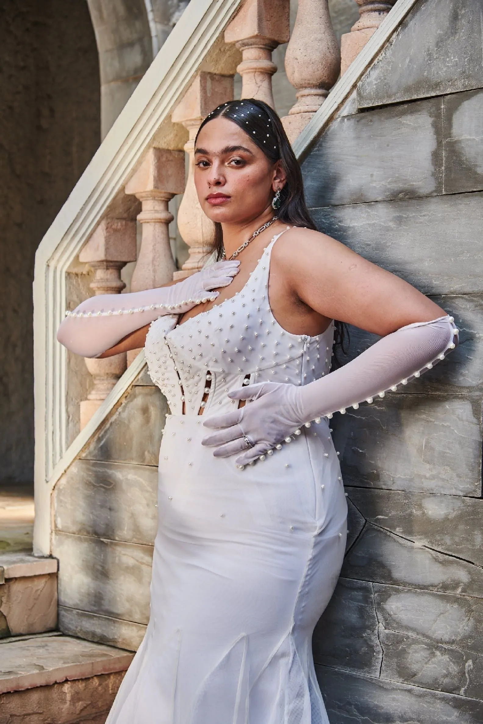 Clovia White Mesh Pearl Embroidered Gloves